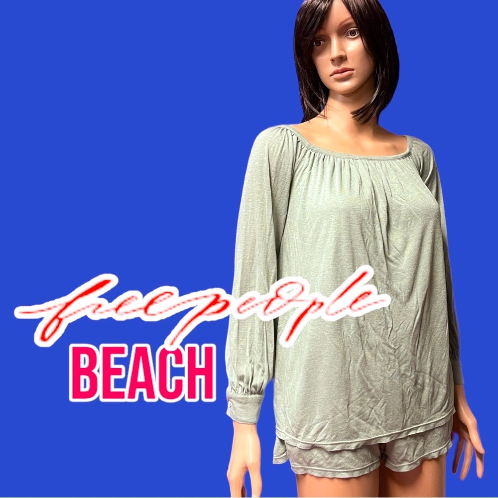 EUC FP Beach long sleeved shorts romper in taupe grey. Size XS/TP 🌺